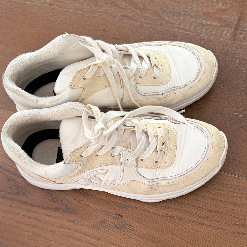 CHANEL Ivory and Beige Sneakers - Picture 6 of 10